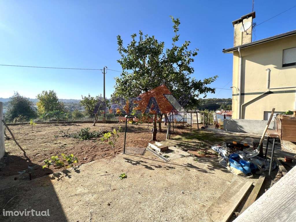 Moradia isolada, implantada em lote com 610m2. Excelente exposição ... - Grande imagem: 5/33