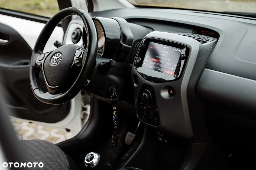 Toyota Aygo x-play club - 3