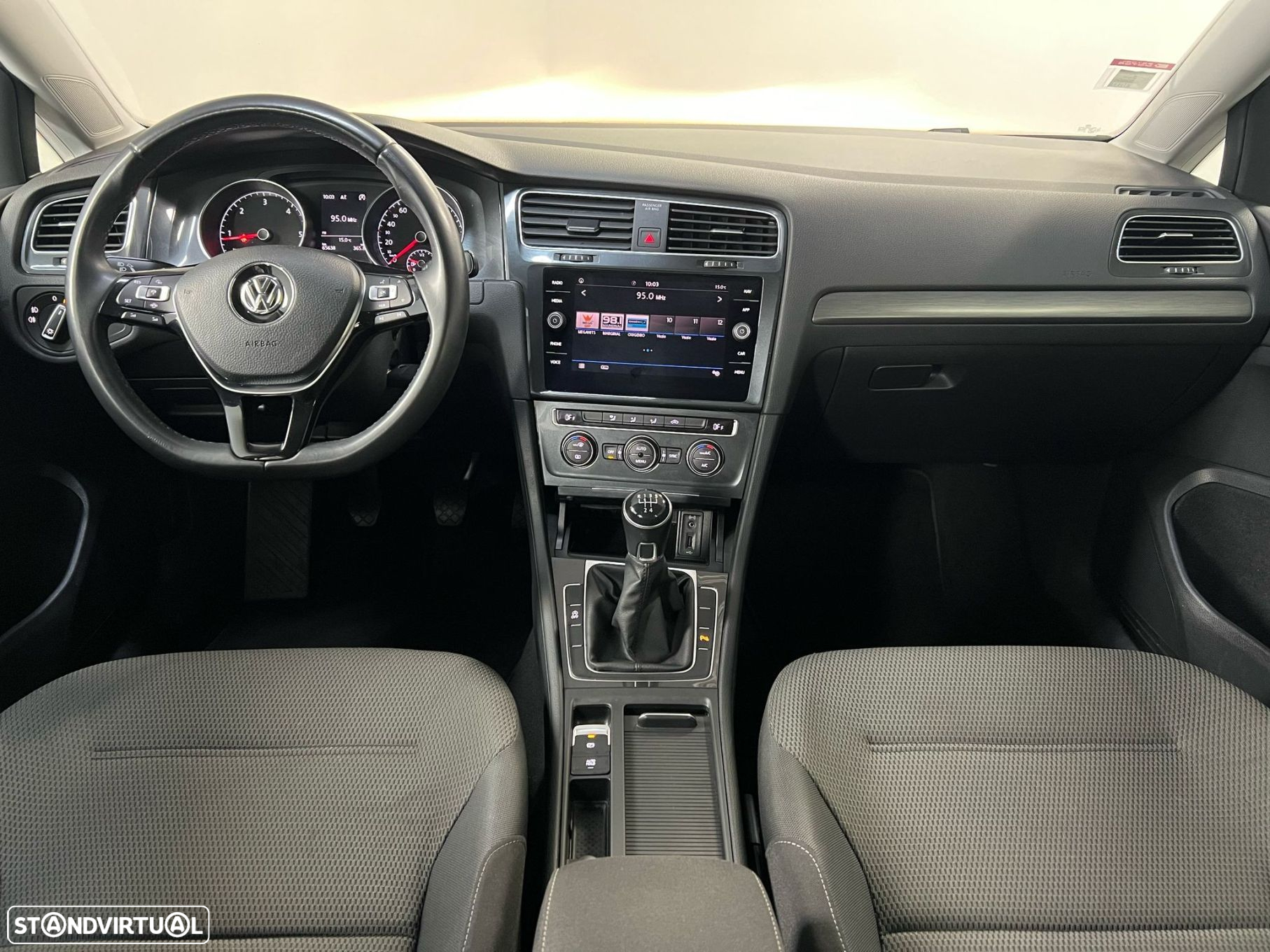 VW Golf 1.6 TDI Confortline - 8