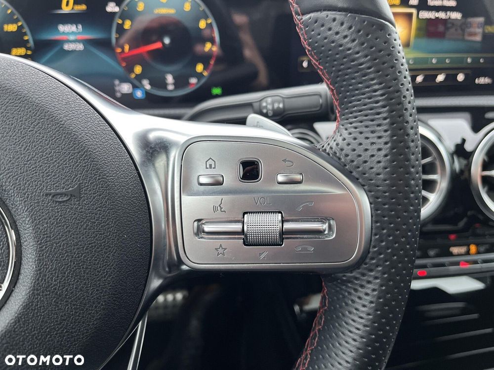 Mercedes-Benz CLA 200 4-Matic AMG Line 8G-DCT - 22