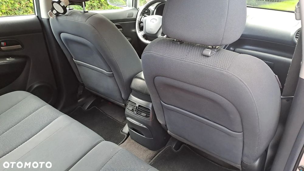 Kia Carens - 9
