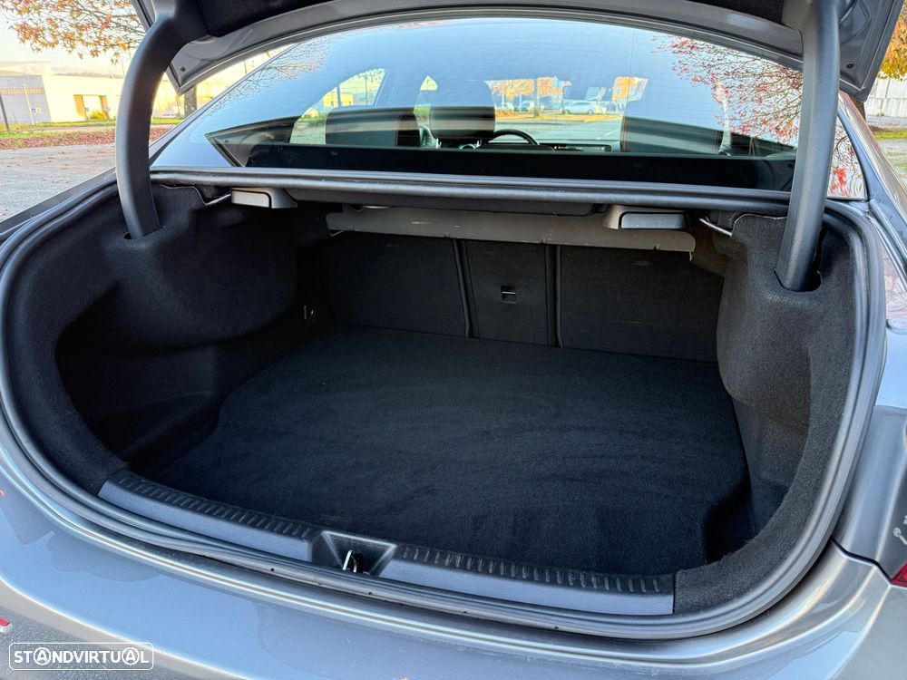 Mercedes-Benz A 250 Limousine e 8G-DCT AMG Line - 17