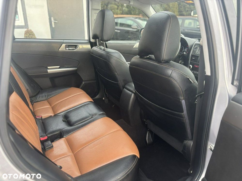 Subaru Forester 2.0 D Exclusive - 30