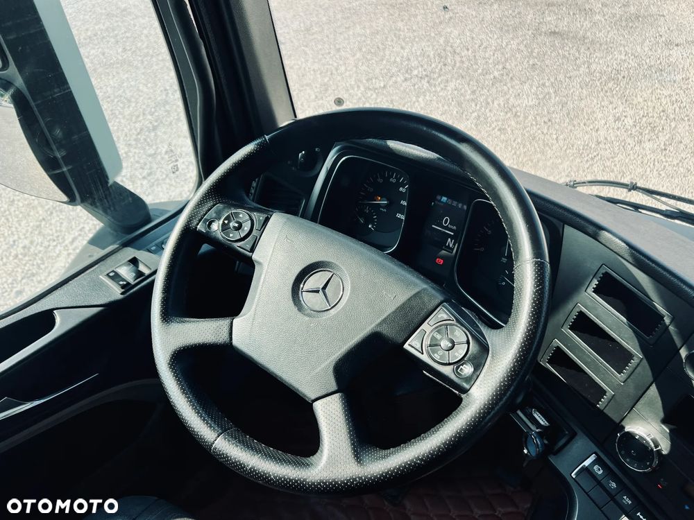 Mercedes-Benz Actros - 18