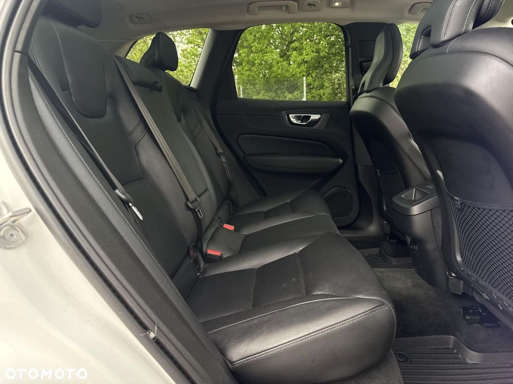 Volvo XC 60 B4 B R-Design - 17