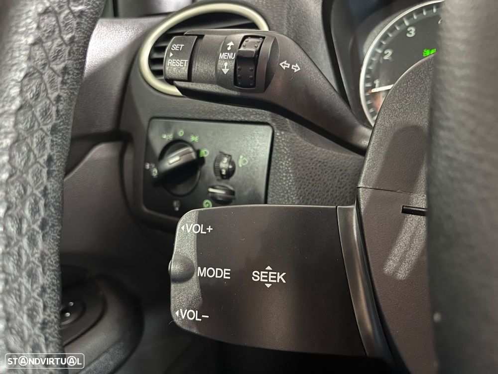 Ford Focus 1.4 16V Sport - 20