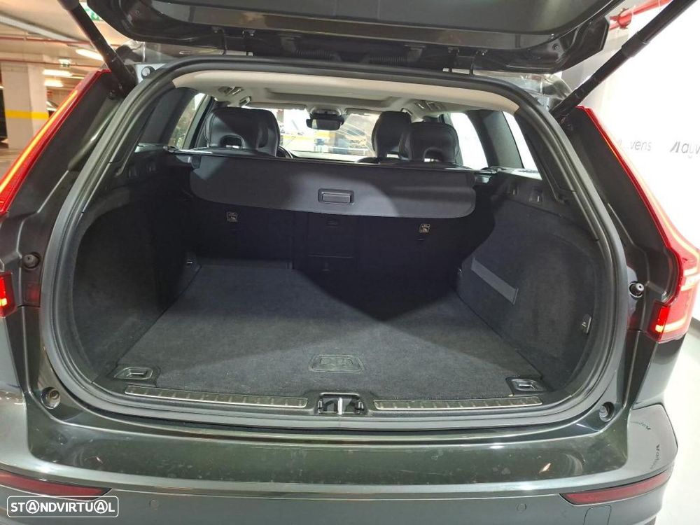 Volvo V60 2.0 T4 Momentum Plus - 34