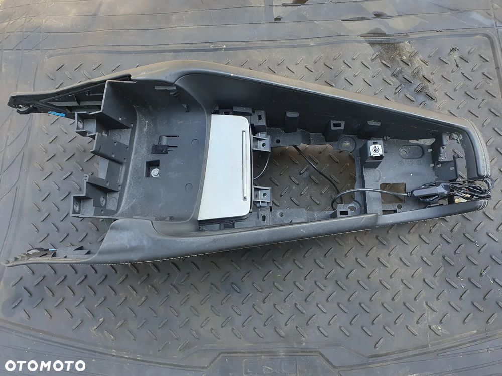 AUDI TT 8J TUNEL ŚRODKOWY SKÓRA ZAPALNICZKA POPIELNICZKA SCHOWEK 8J1863242B 8J0857951A - 3
