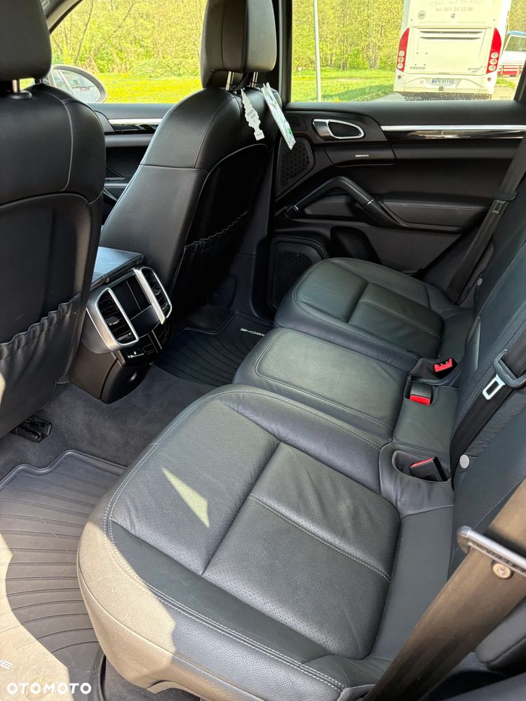 Porsche Cayenne - 4