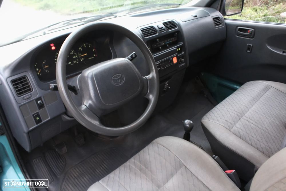 Toyota HIACE - 14