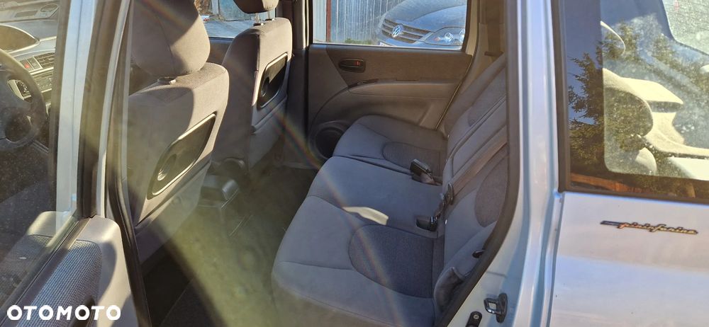Hyundai Matrix 1.6 GLS - 8