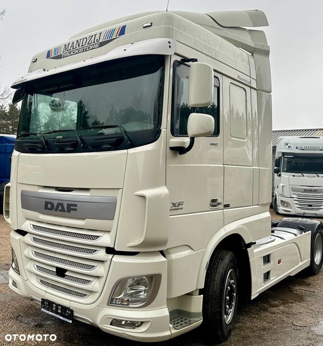 DAF XF460 SPACE CAB AUTOMAT FULLSPOJLERY KLIMA WEBASTO 2xALUTANK LODÓWKA 768000km FULLSERWIS DAF EURO 6 2017r ŁADNY - 3
