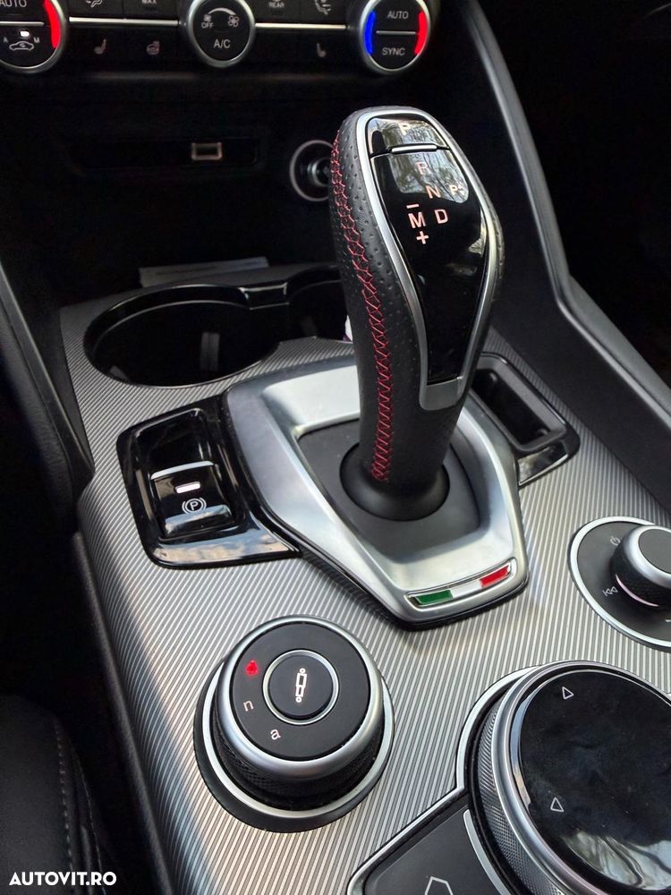 Alfa Romeo Giulia 2.0 Turbo 16V AT8-Q4 Competizione - 19