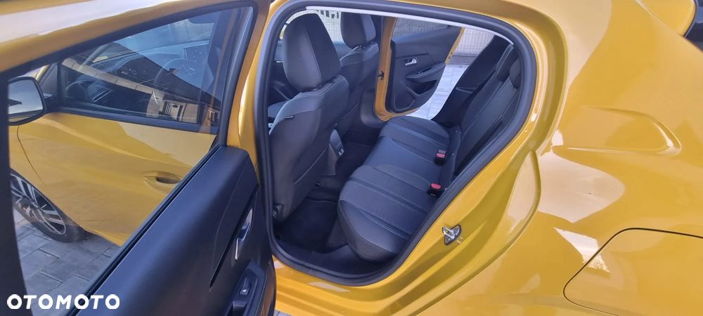 Peugeot 208 PureTech 100 EAT8 Allure - 17