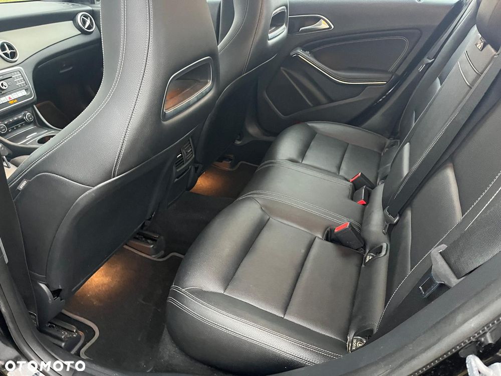 Mercedes-Benz CLA 250 4Matic 7G-DCT - 15