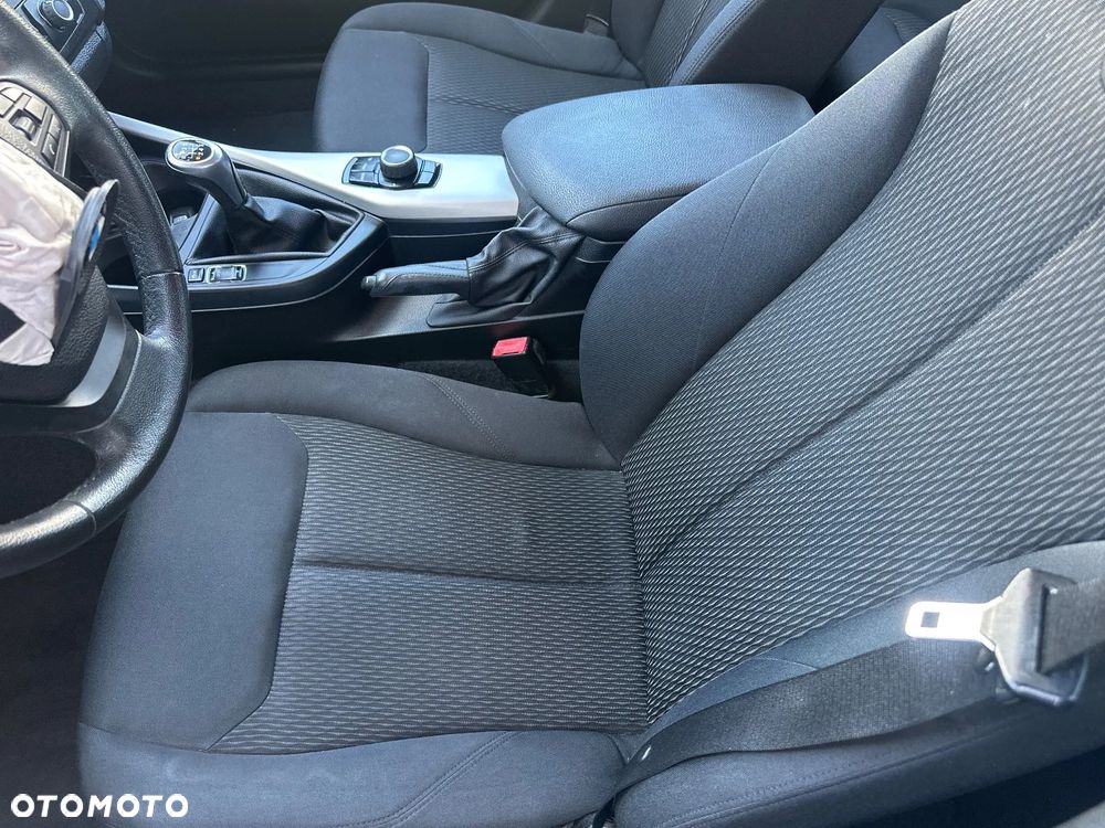 BMW Seria 1 116i - 24