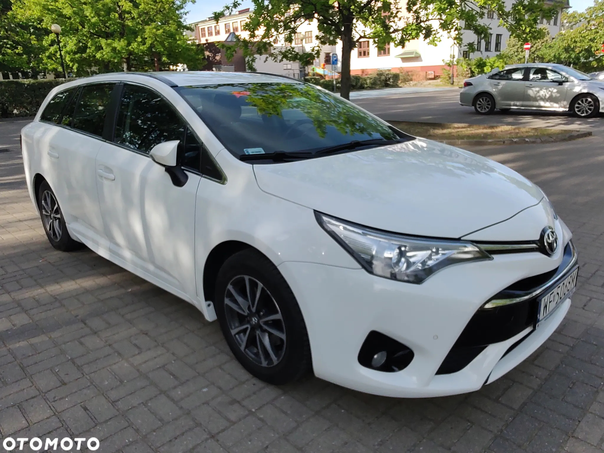 Toyota Avensis 1.8 Premium - 2