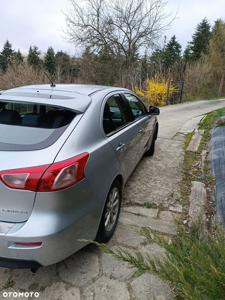 Mitsubishi Lancer 1.6 Inform - 4