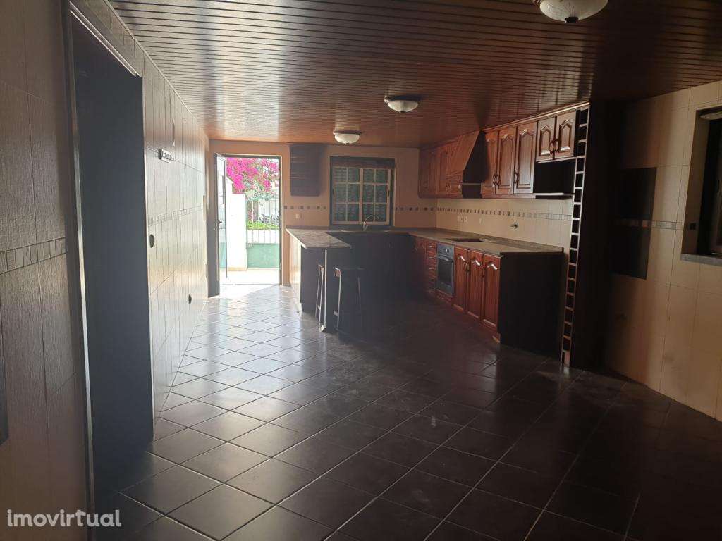 Moradia V5 com Logradouro e garagem - Grande imagem: 4/18