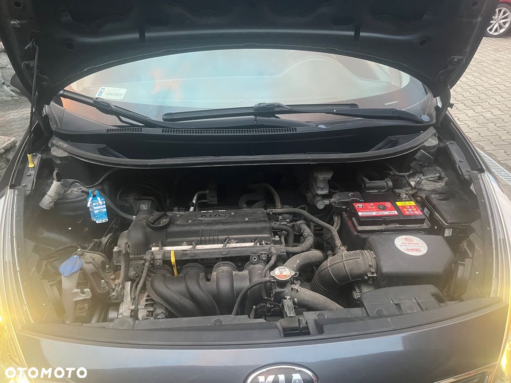 Kia Rio 1.4 L - 13
