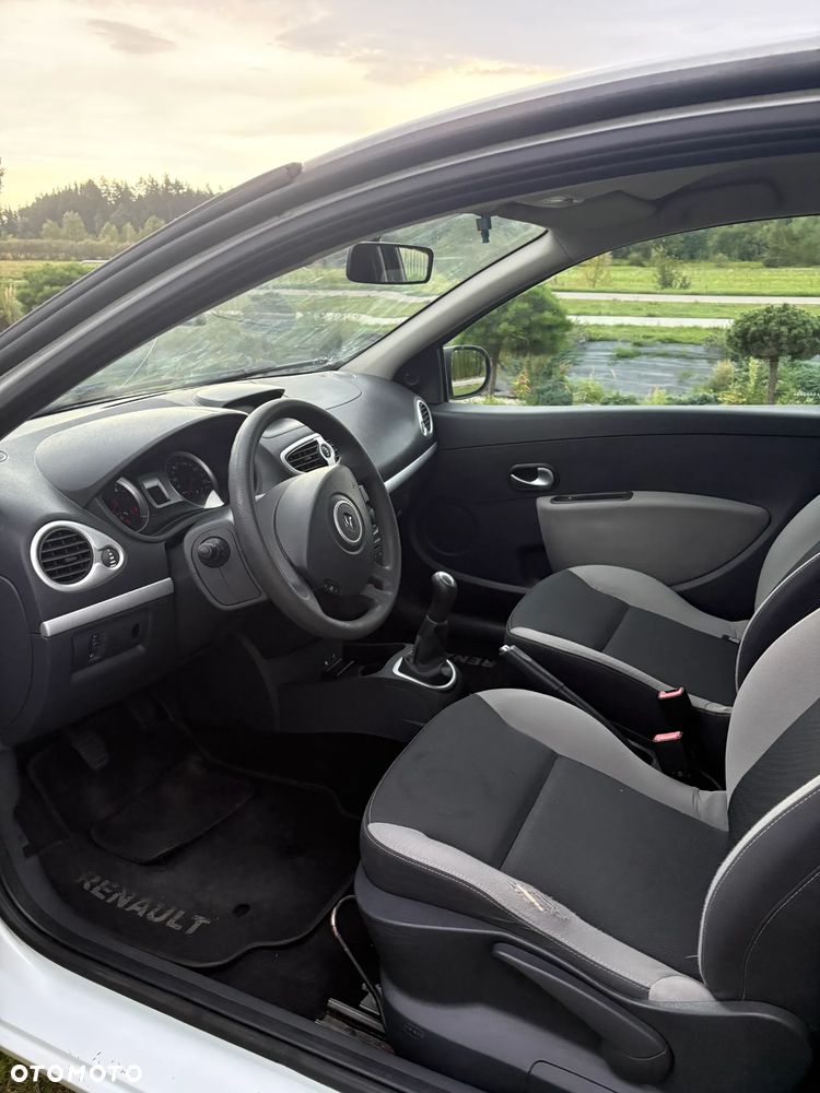 Renault Clio 1.5 dCi Alize - 11