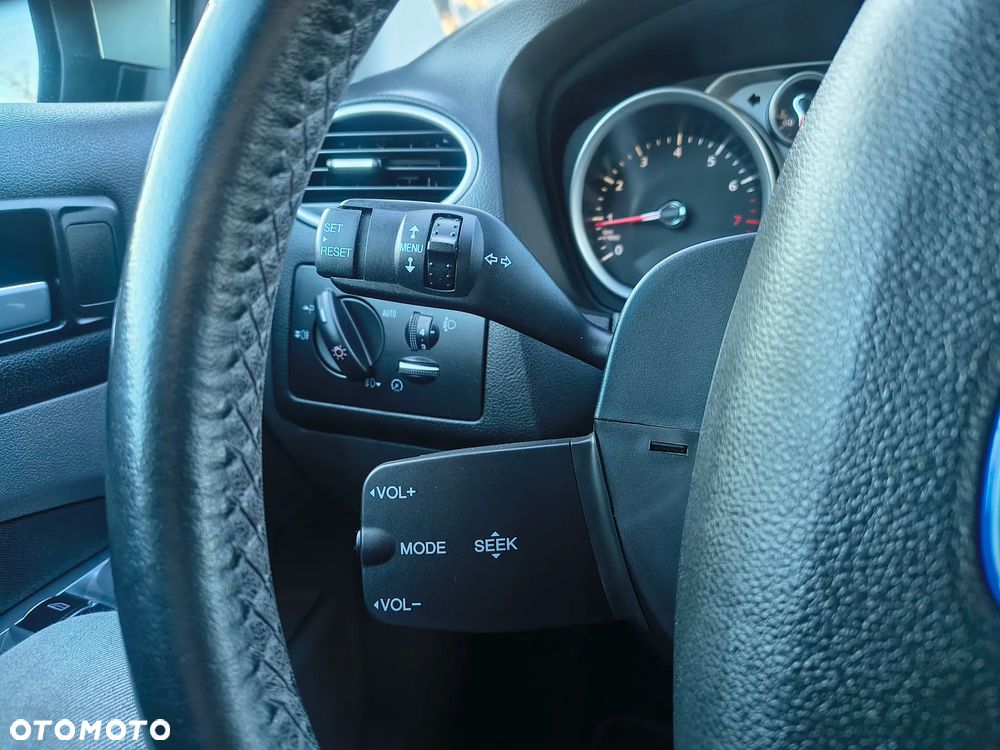 Ford Focus 1.6 Ghia - 27