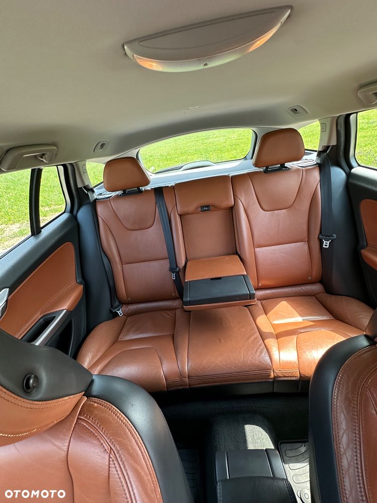 Volvo V60 T3 Summum - 16