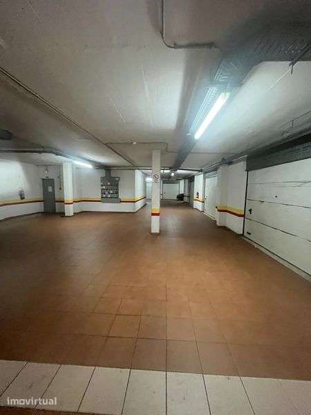 Garagem em prédio Urbanização Moinho do Guizo Amadora - Grande imagem: 3/4