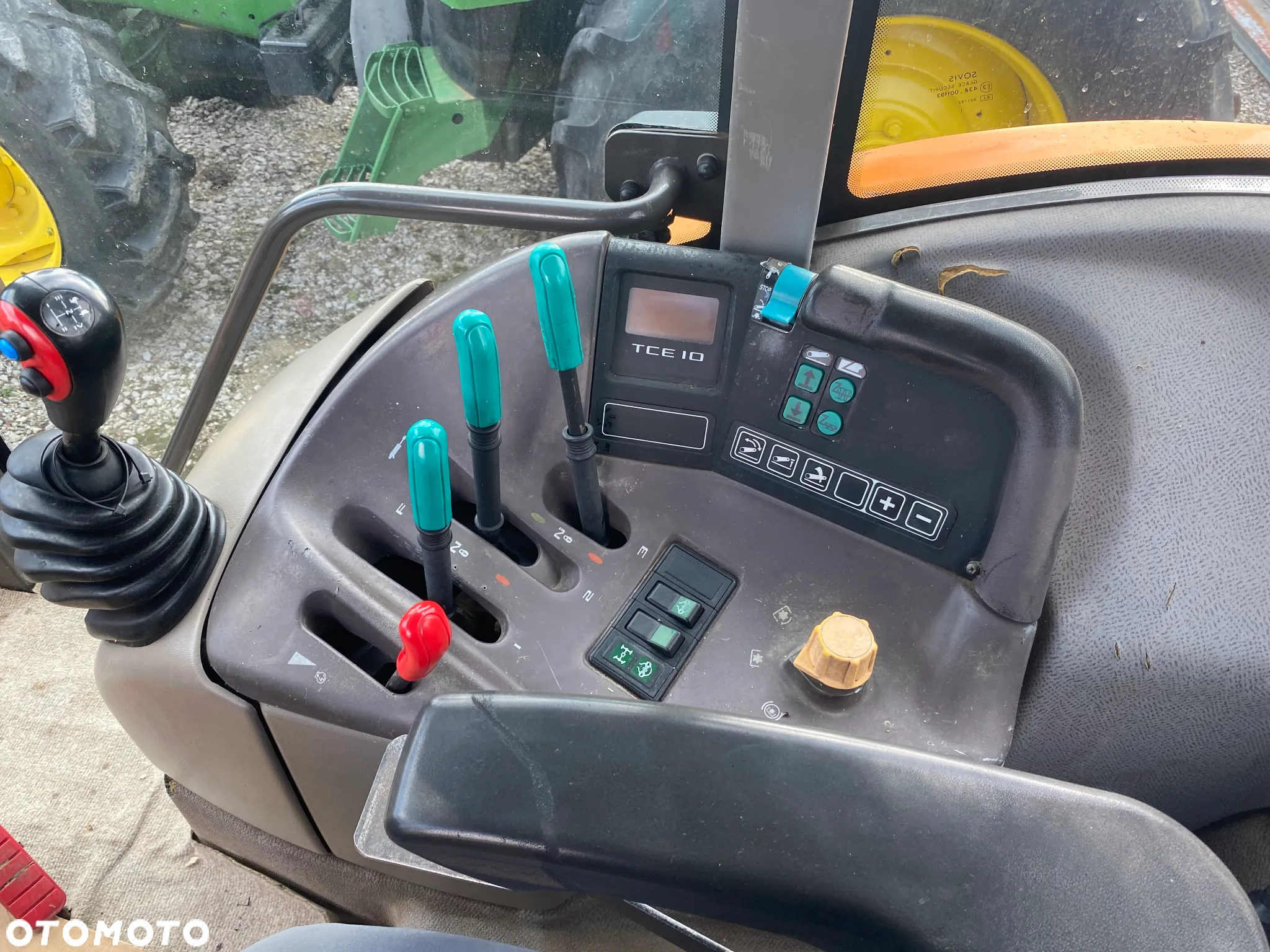 Renault ARES 610RZ - 8