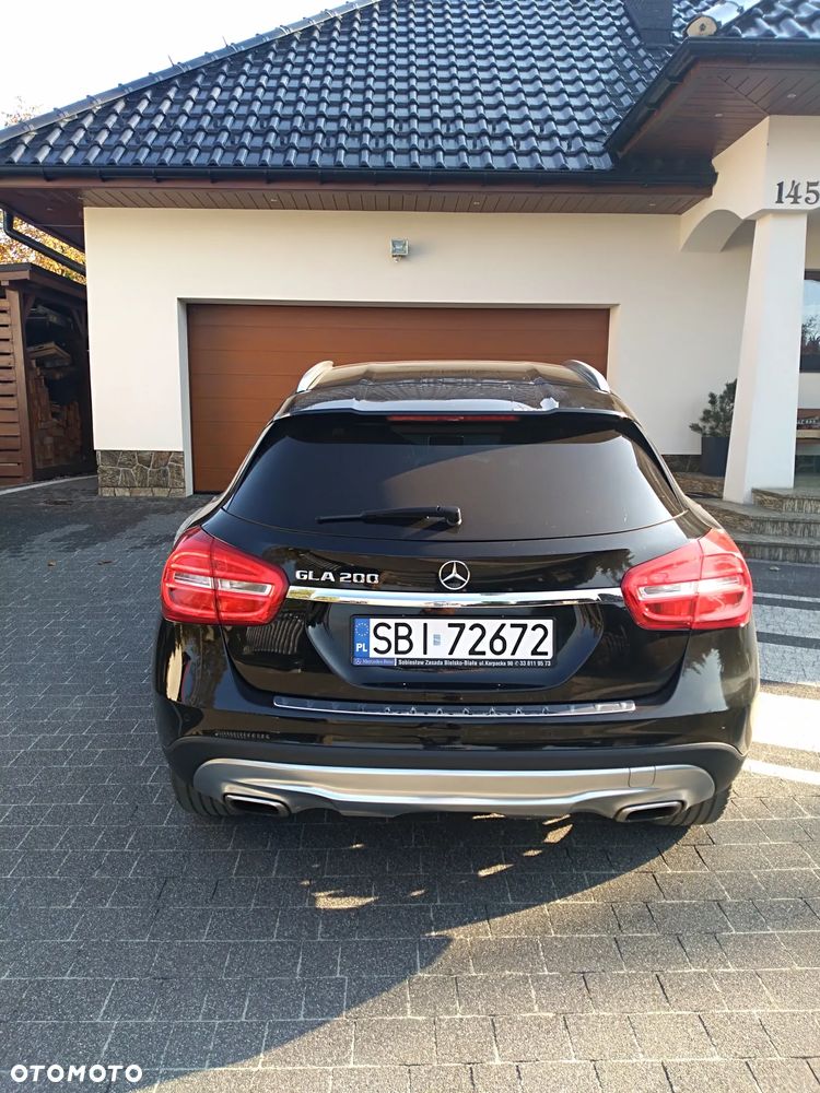 Mercedes-Benz GLA - 8