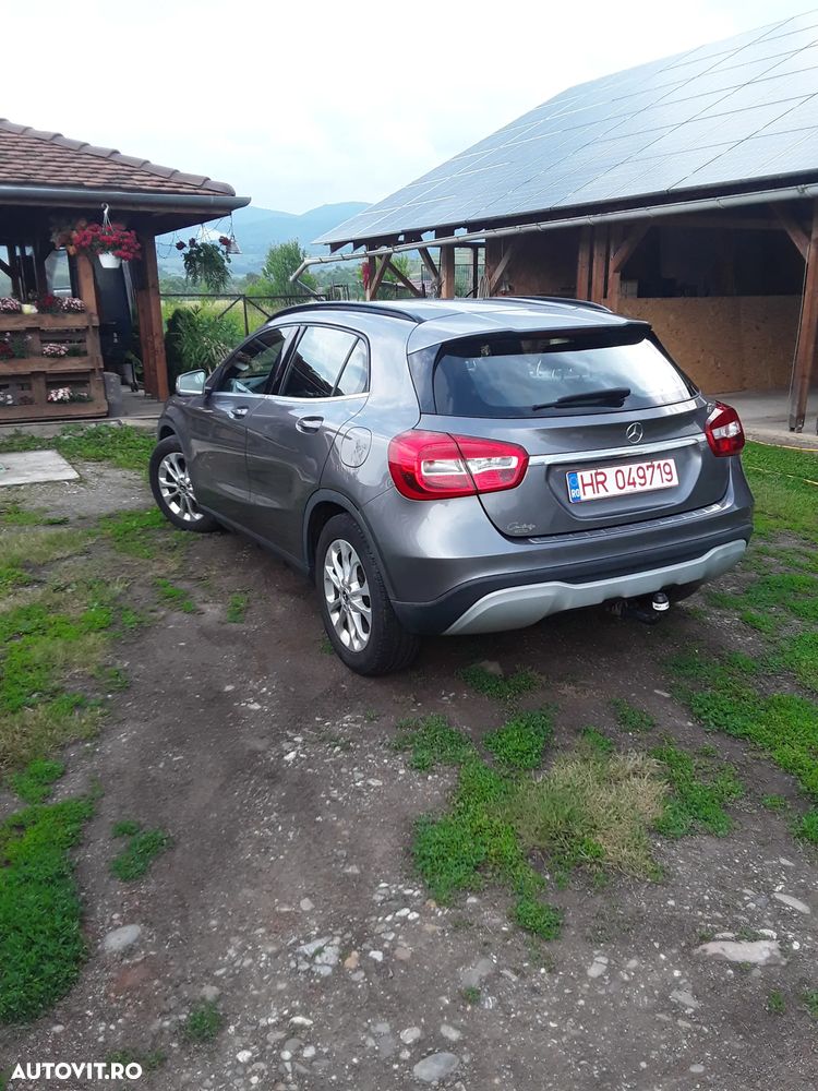 Mercedes-Benz GLA 200 d 4MATIC 7G-DCT - 5