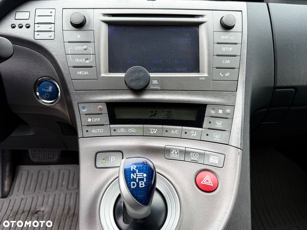 Toyota Prius 1.8 HSD Prestige - 13