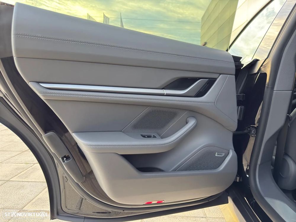 Porsche Taycan Sport Turismo Standard - 28