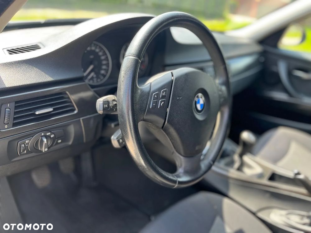 BMW Seria 3 318i - 14