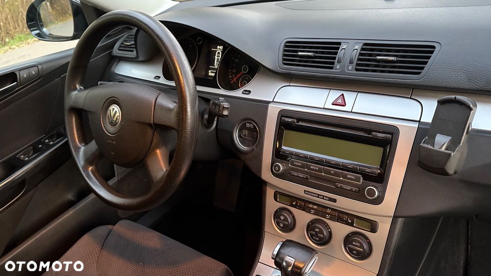 Volkswagen Passat 2.0 TDI Comfortline DSG - 28