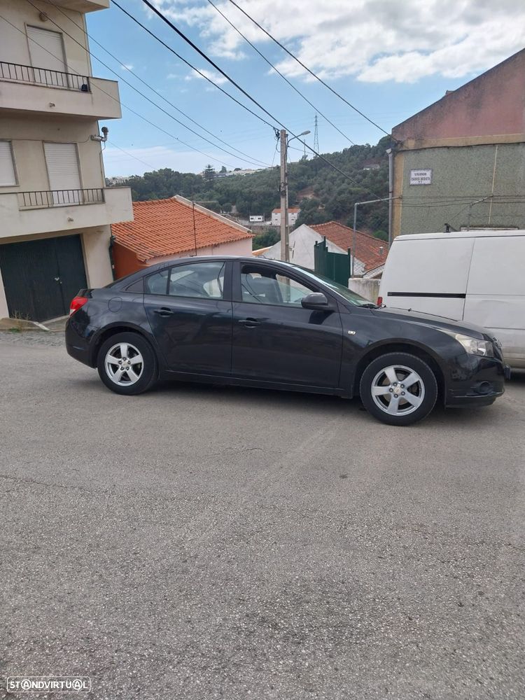 Chevrolet Cruze 1.6 LS - 4