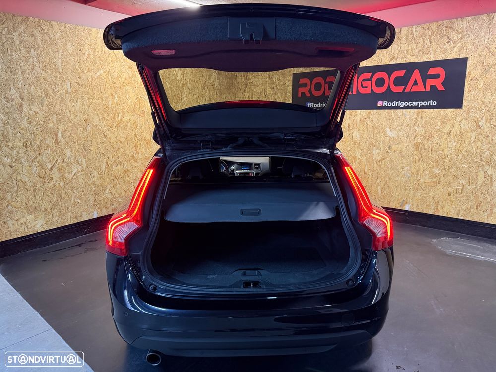 Volvo V60 1.6 D2 Drive Momentum Start/Stop - 19