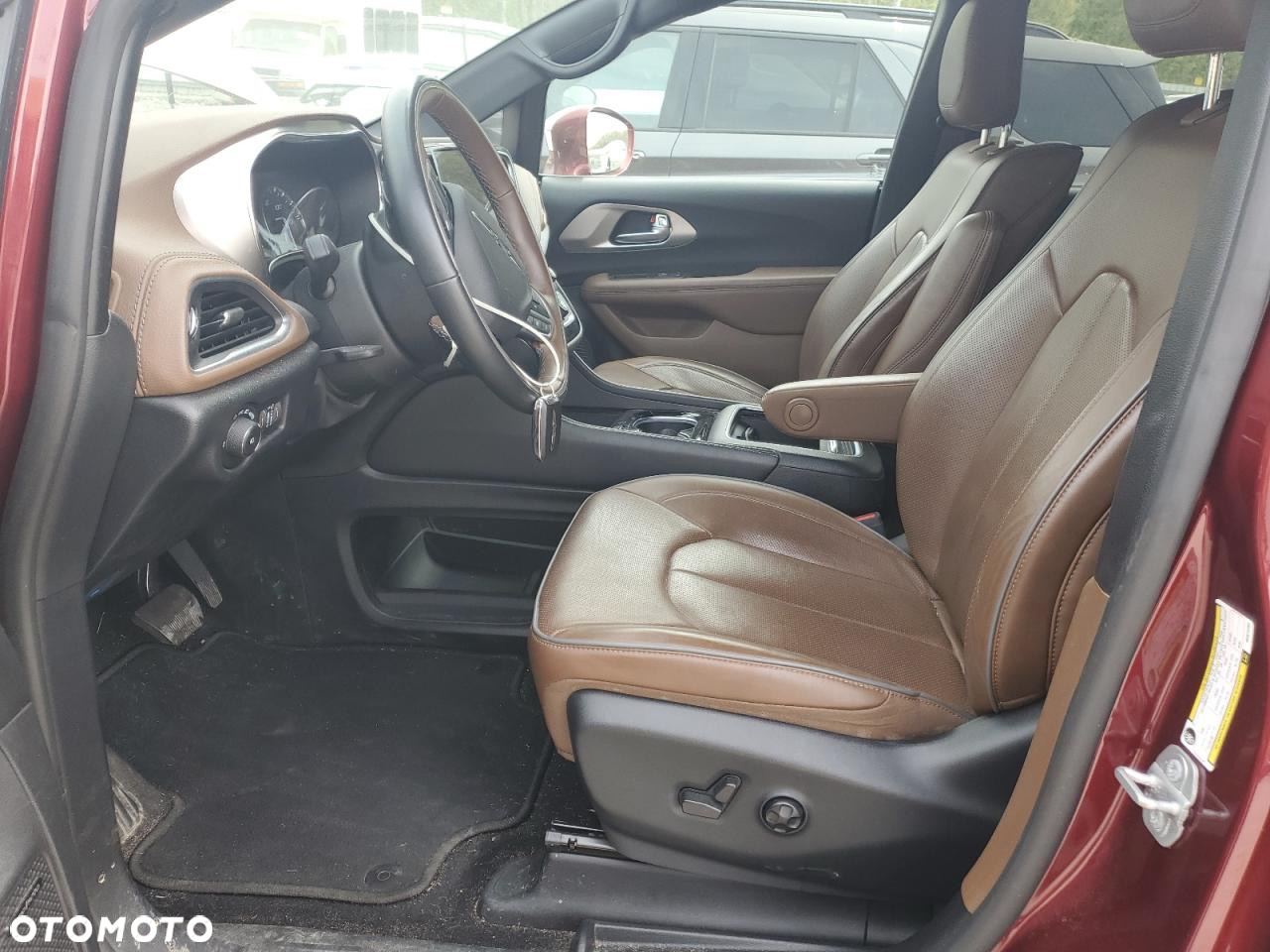 Chrysler Pacifica - 7