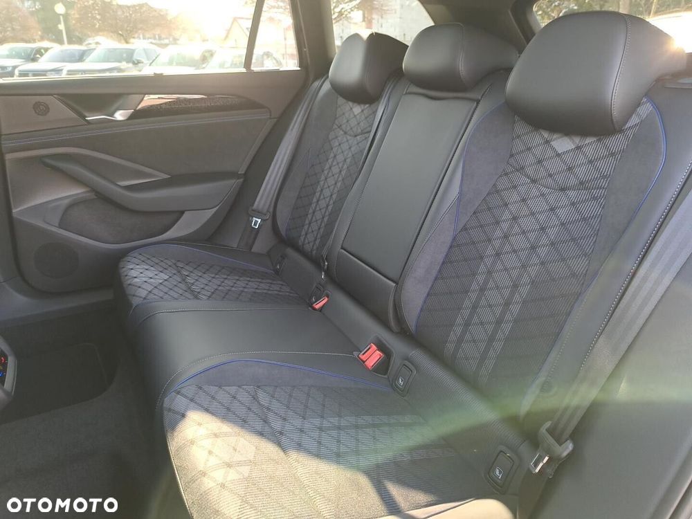 Volkswagen Passat - 16