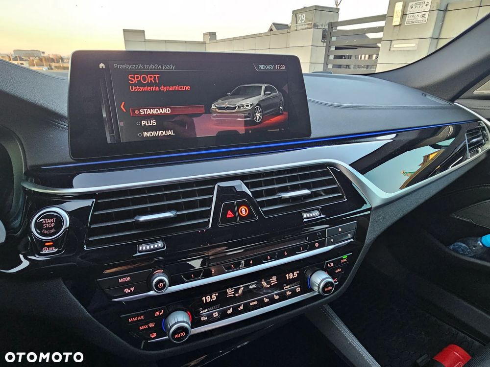 BMW Seria 5 M550i xDrive sport - 21