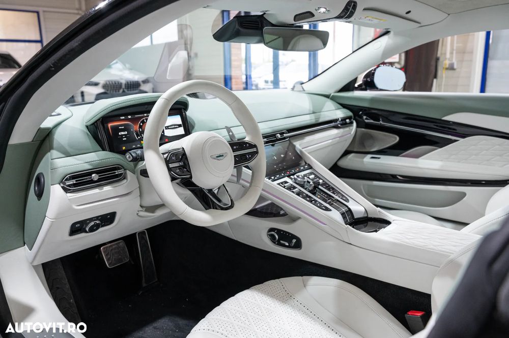 Aston Martin DB12 Volante - 33