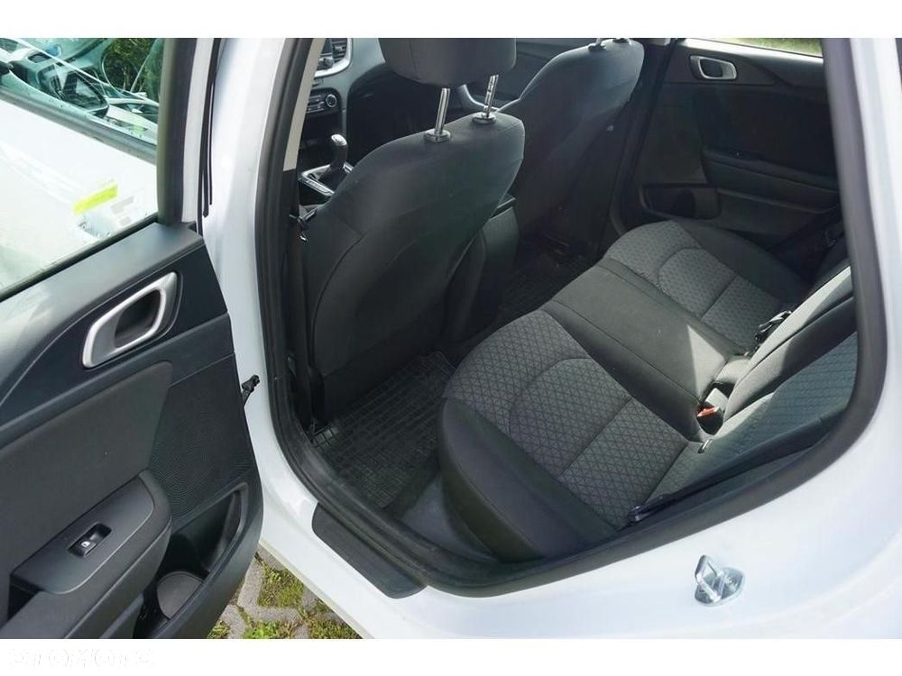 Kia Ceed - 22