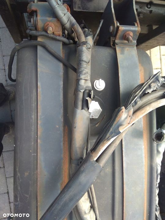 Zbiornik AdBlue Mercedes Actros Axor - 3