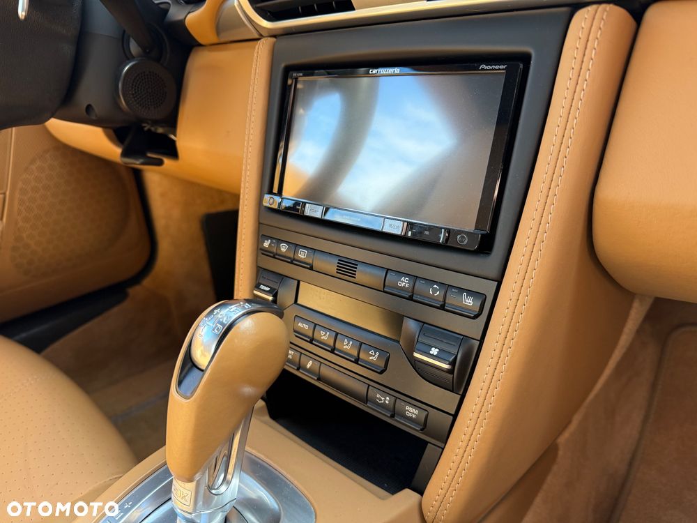 Porsche 911 Carrera 4S PDK - 30