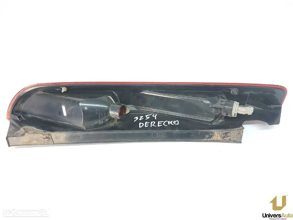 FAROLIM TRASEIRO DIREITO FORD FOCUS BERLINA (CAP) AMBIENTE (D) - 2