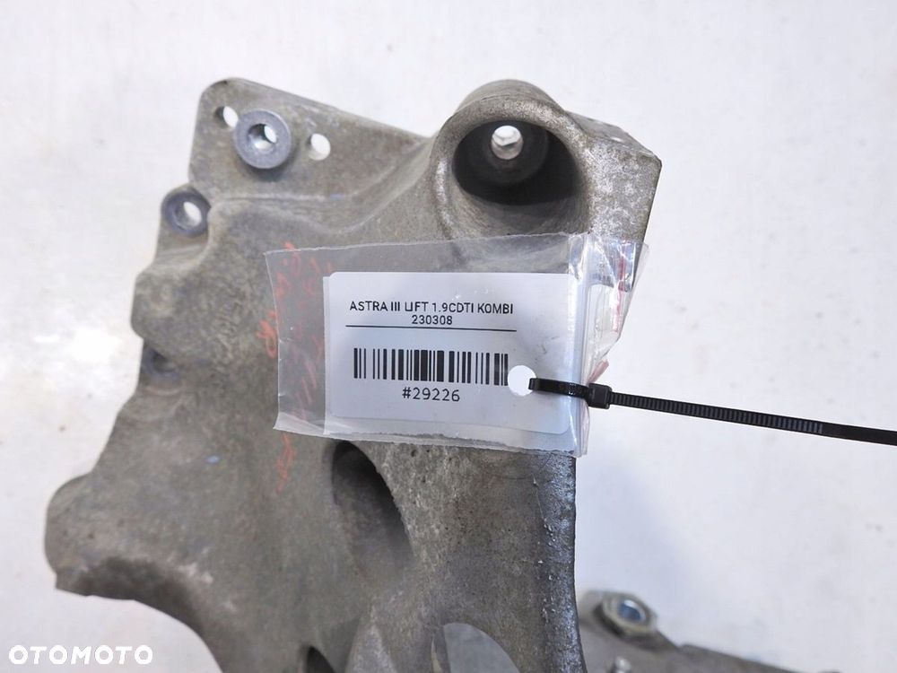 ŁAPA POMPY WTRYSKOWEJ OPEL ASTRA III H 1.9 CDTI - 6