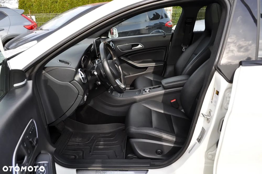 Mercedes-Benz CLA 250 4Matic 7G-DCT AMG Line - 16