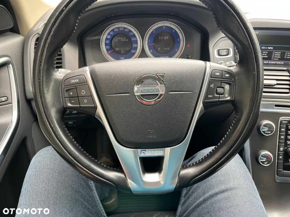 Volvo XC 60 2.4D AWD RDesign - 16