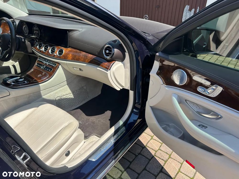 Mercedes-Benz Klasa E 450 4-Matic 9G-TRONIC - 16
