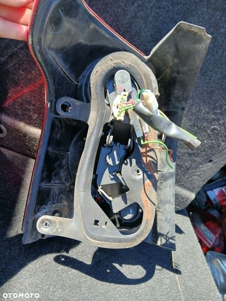 Toyota Corolla T25 kombi lampa tylna lewa, prawa - 4